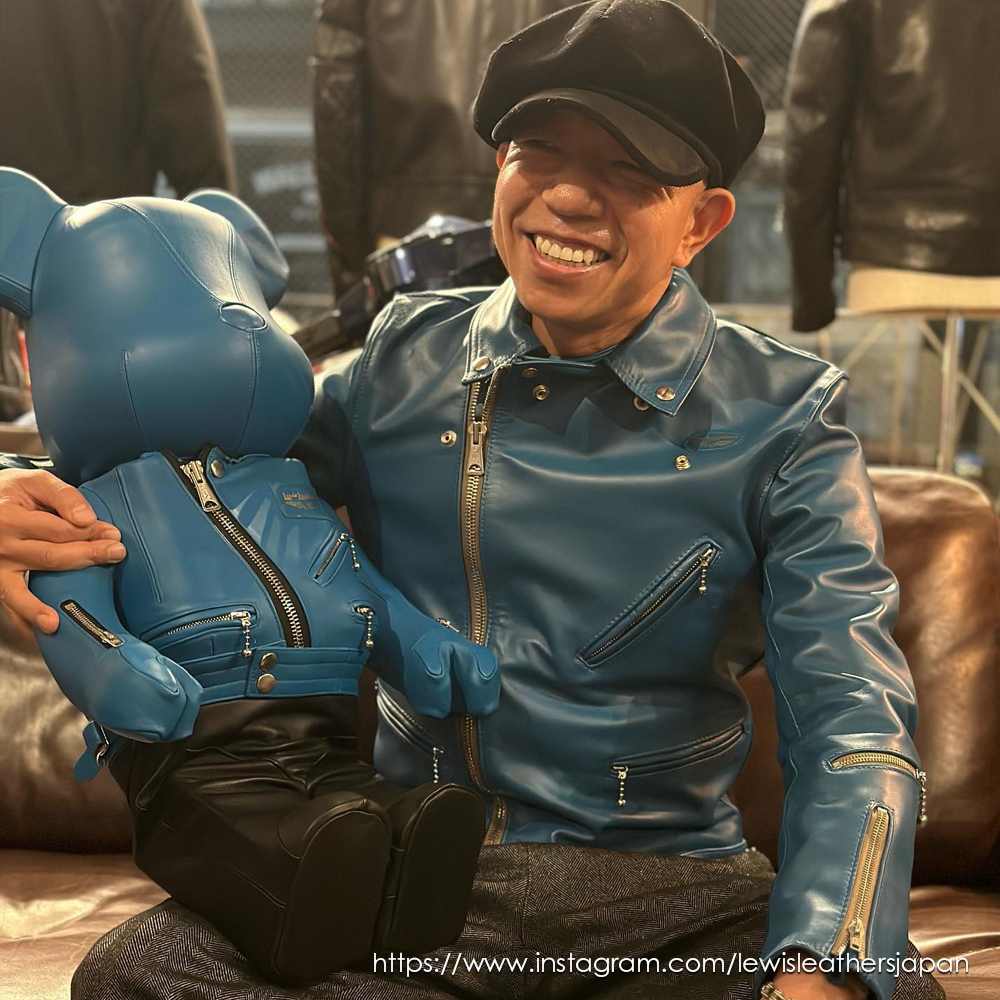 ルイスレザーを愛用する小峠さん