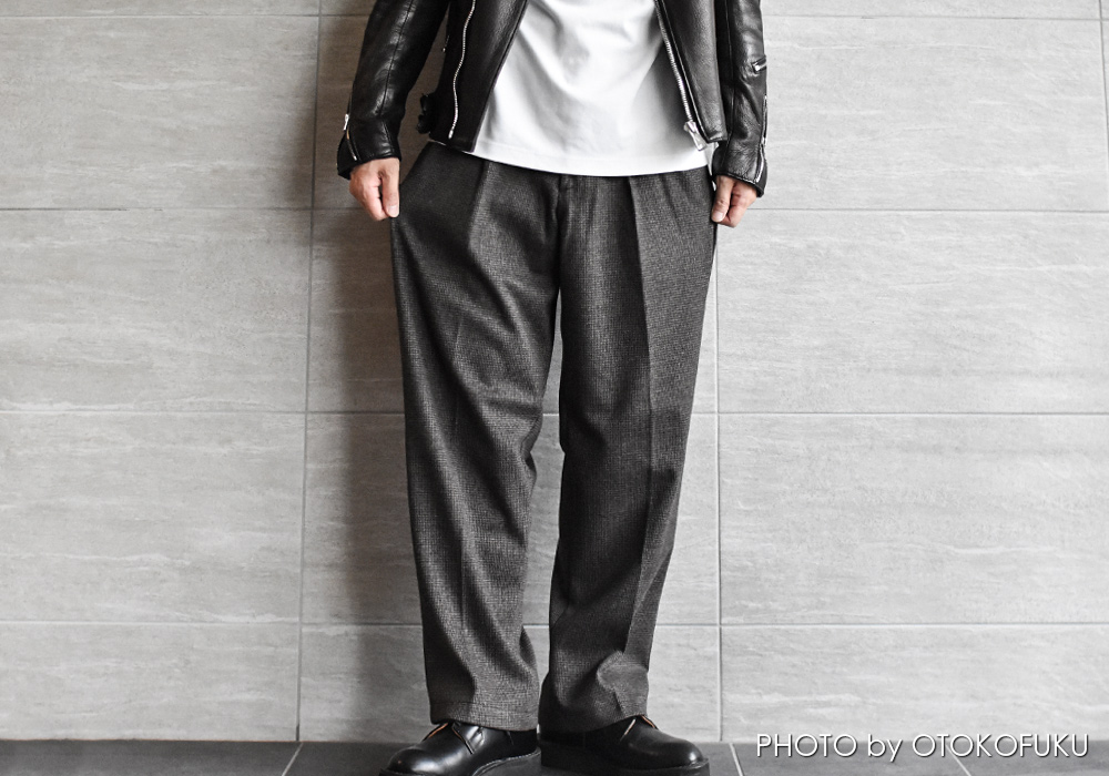 UNIQLOのパンツで、革ジャンコーデを“今っぽく”！