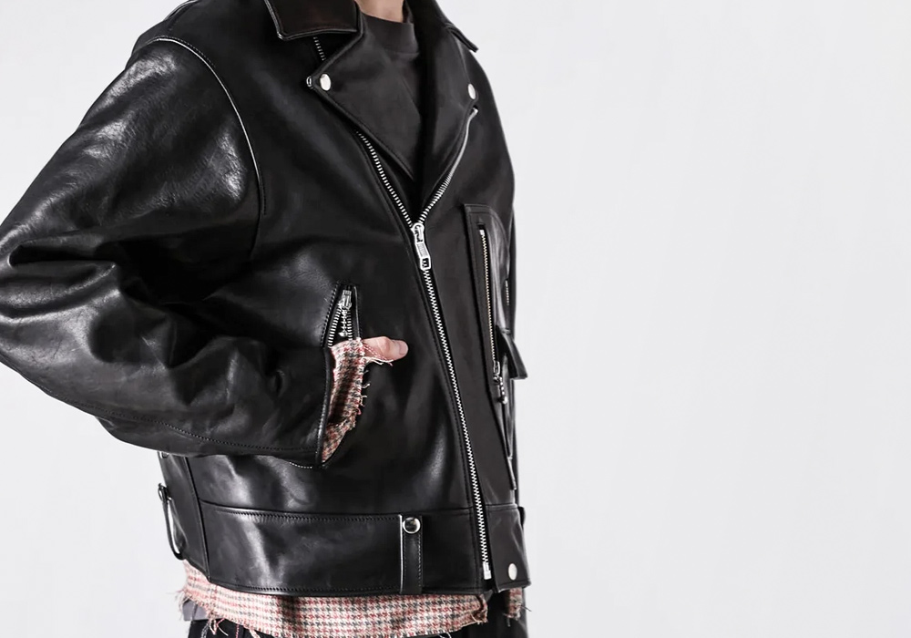 「ジャストサイズvsリラックスサイズ」革ジャンのサイジング、どう選ぶ？